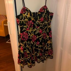 Super cute low cut flower dress - worn only once for a wedding!